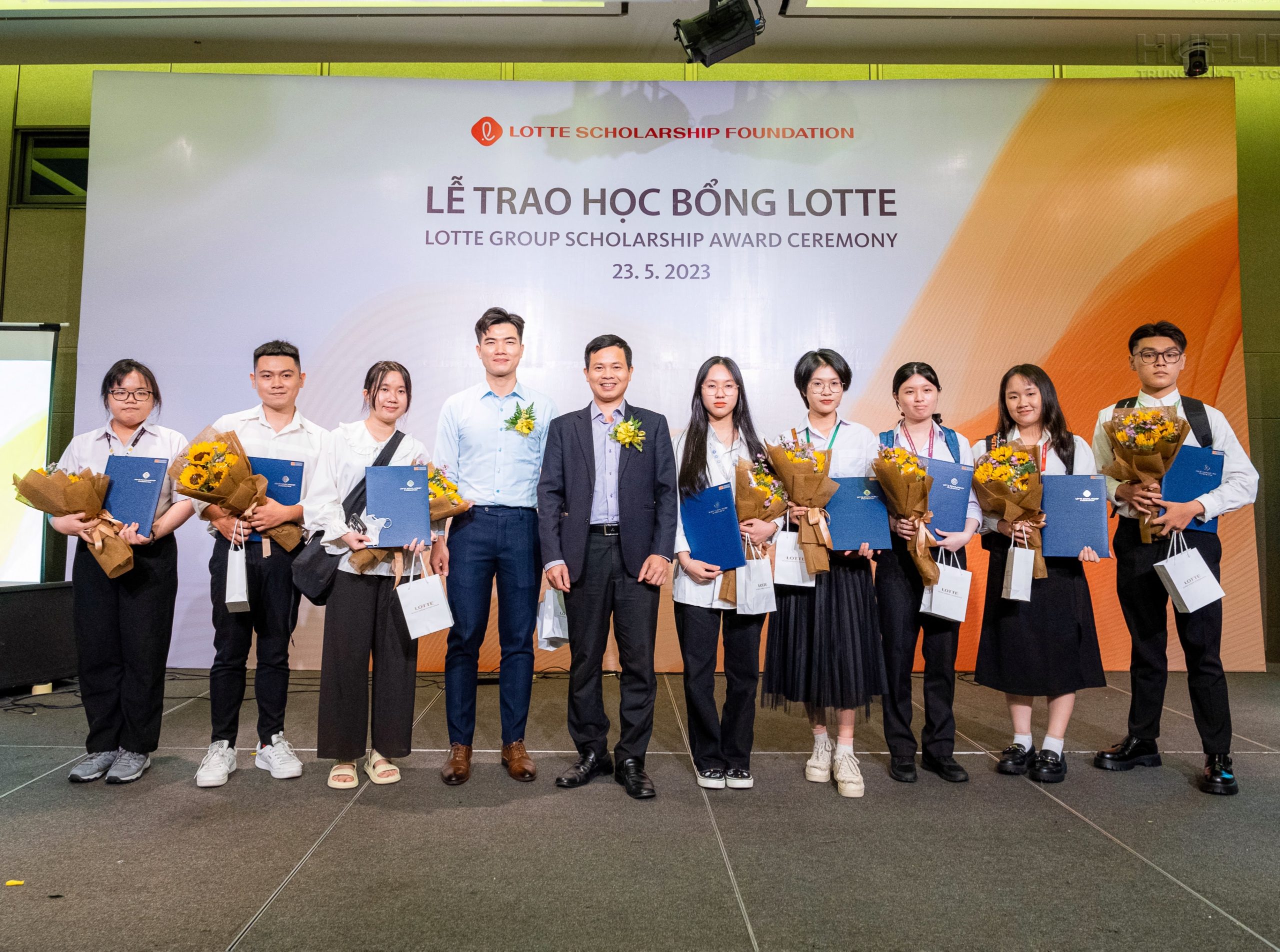 TB Hoc bong Lotte 2024