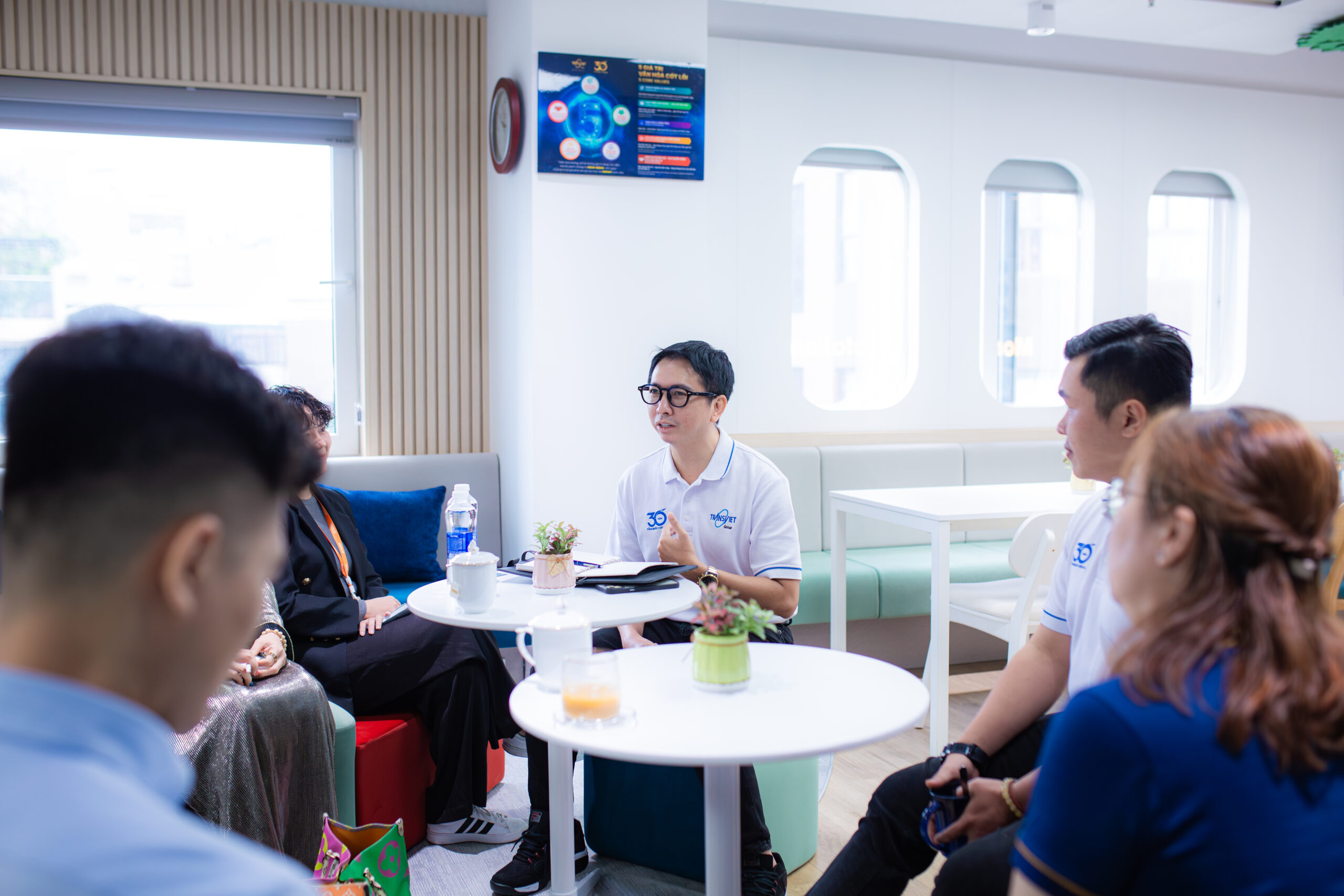 Thảo luận bàn tròn giữa HUFLIT và TransViet Cargo